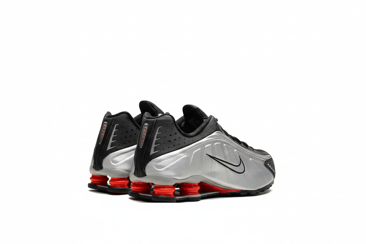 NIKE SHOX R4 (Black/Silver)