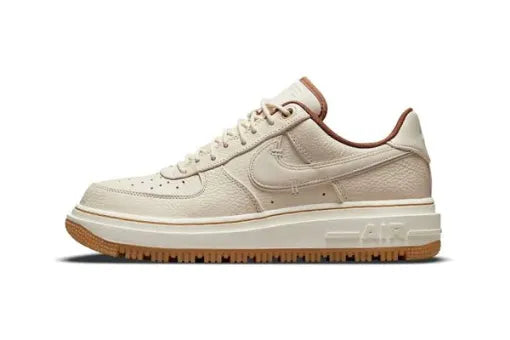 NIKE AIR FORCE 1 LUXE (Brown)