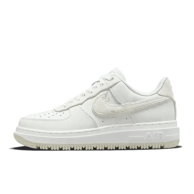 NIKE AIR FORCE 1 LUXE (White)