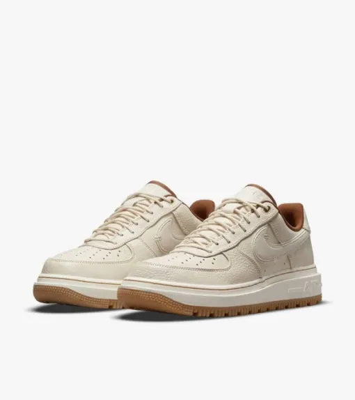 NIKE AIR FORCE 1 LUXE (Brown)
