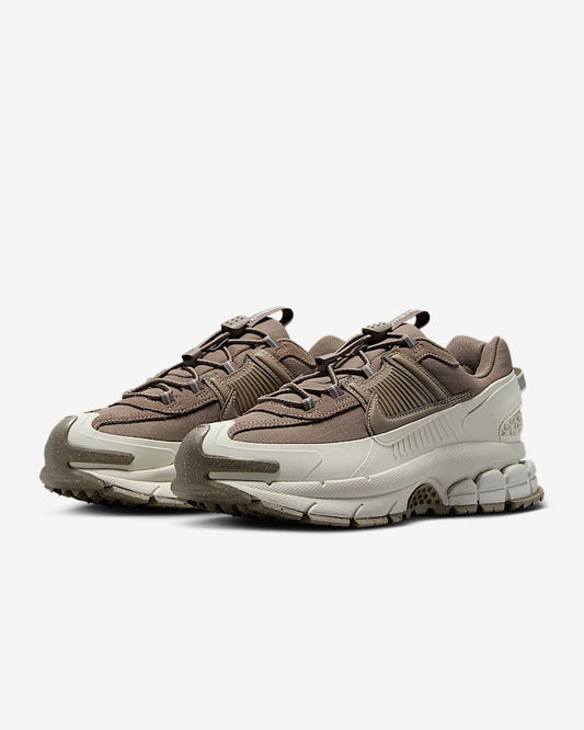 NIKE ZOOM VOMERO (Beige)